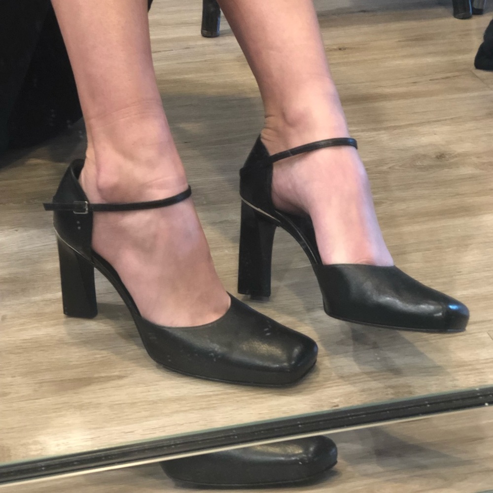 GIANNI VERSACE || GORGEOUS Vintage Mary Janes - Picture 4 of 9